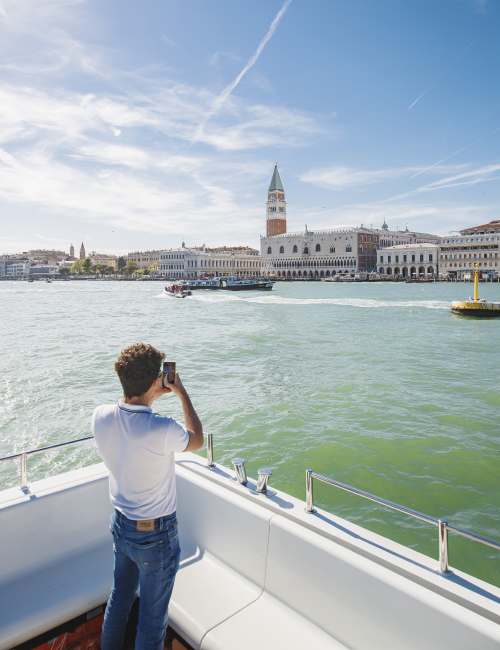 Venetiana eco boat tour in Venice